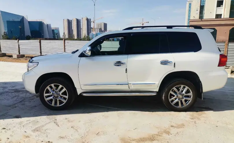 Toyota Land Cruiser 2013 года за 23 500 000 тг. в Астана