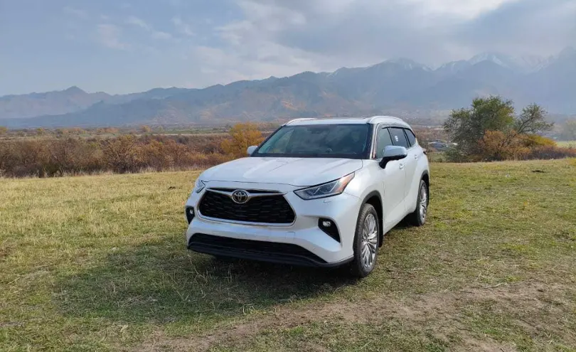 Toyota Highlander 2024 года за 39 000 000 тг. в Алматы