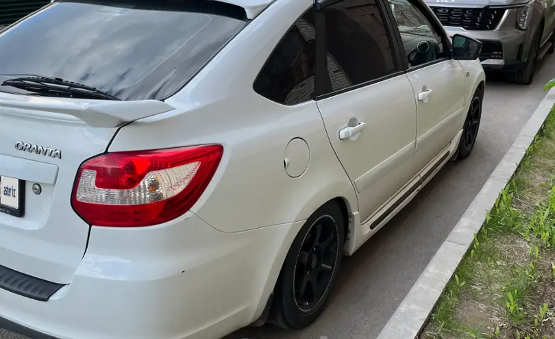 LADA (ВАЗ) Granta 2015 года за 2 600 000 тг. в Усть-Каменогорск фото 4
