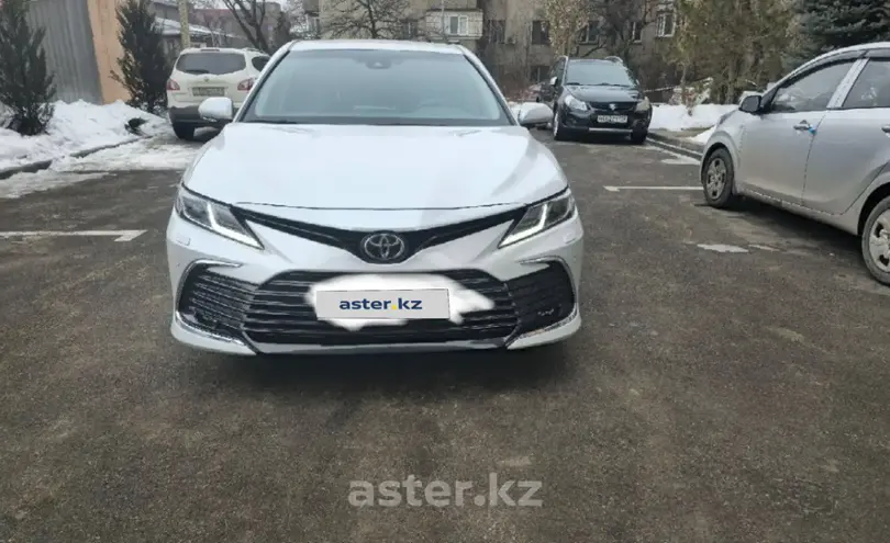 Toyota Camry 2023 года за 18 000 000 тг. в Алматы
