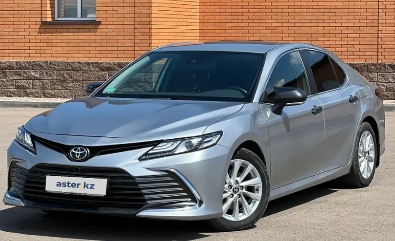 Toyota Camry 2021 года за 13 900 000 тг. в Астана