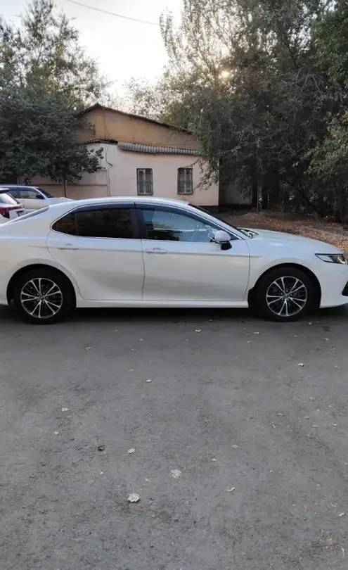 Toyota Camry 2020 года за 14 000 000 тг. в Алматы фото 3