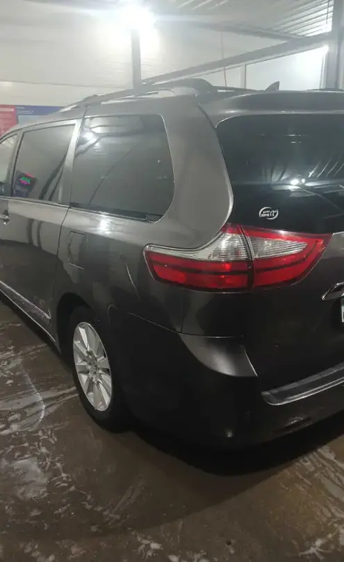Toyota Sienna 2016 года за 16 000 000 тг. в Алматы