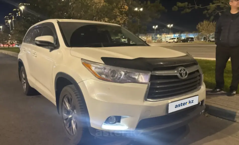 Toyota Highlander 2015 года за 13 000 000 тг. в Астана фото 3