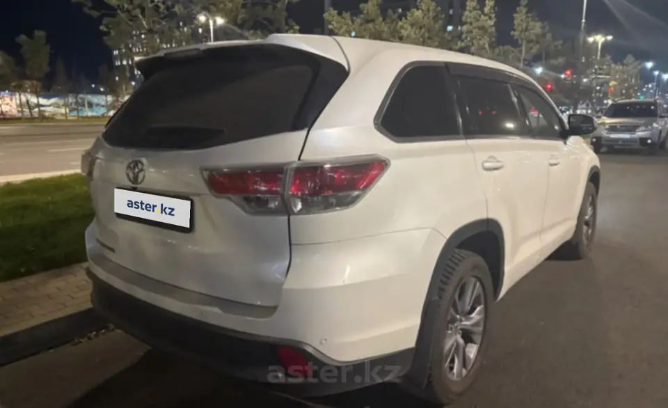 Toyota Highlander 2015 года за 13 000 000 тг. в Астана
