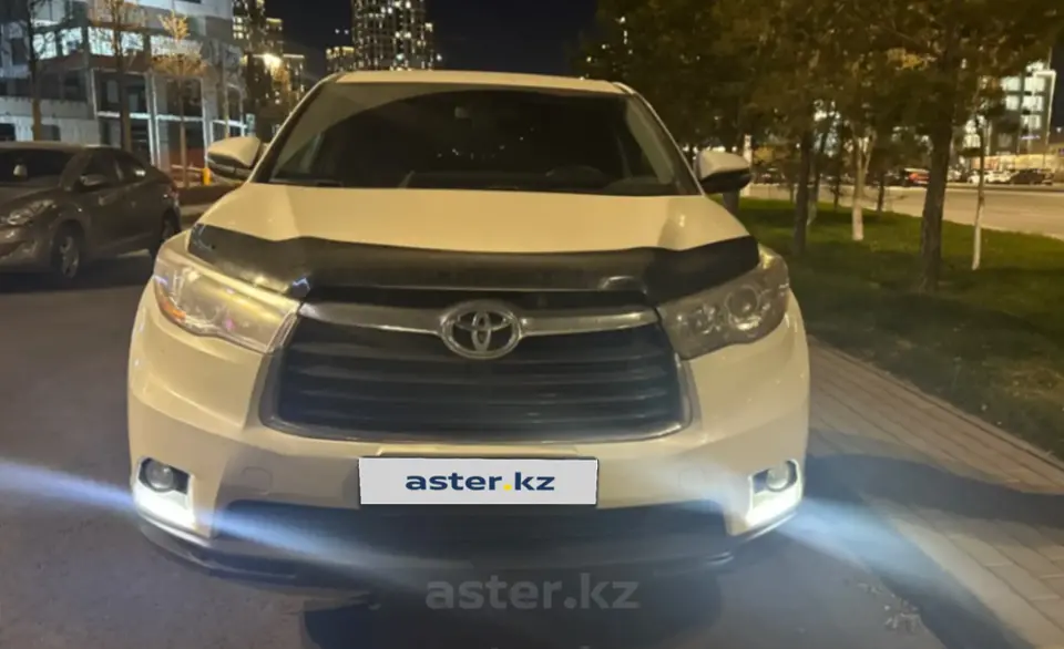 Toyota Highlander 2015 года за 13 000 000 тг. в Астана фото 2