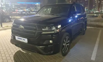 Toyota Land Cruiser 2018 года за 30 000 000 тг. в Астана фото 1