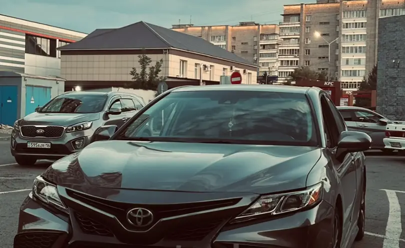 Toyota Camry 2020 года за 12 200 000 тг. в Усть-Каменогорск