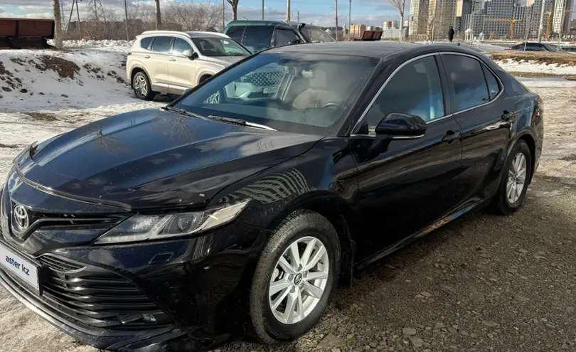 Toyota Camry 2018 года за 13 500 000 тг. в Астана