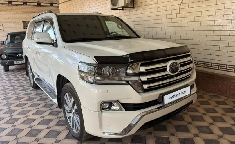 Toyota Land Cruiser 2017 года за 32 500 000 тг. в Шымкент