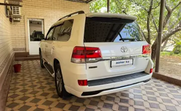 Toyota Land Cruiser 2017 года за 32 500 000 тг. в Шымкент фото 2