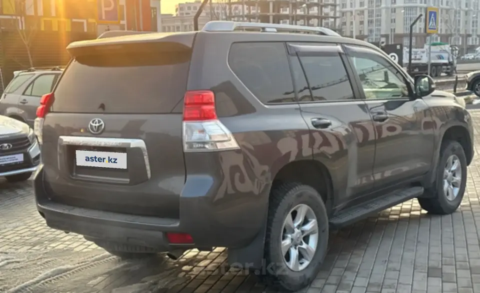 Toyota Land Cruiser Prado 2013 года за 15 990 000 тг. в Астана