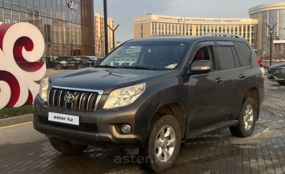 Toyota Land Cruiser Prado 2013 года за 15 990 000 тг. в Астана фото 1