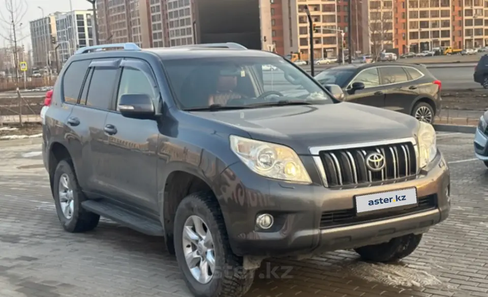 Toyota Land Cruiser Prado 2013 года за 15 990 000 тг. в Астана фото 3