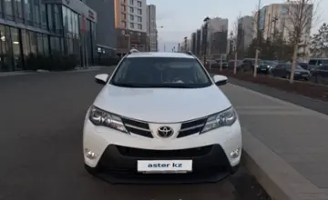 Toyota RAV4 2015 года за 10 500 000 тг. в Астана фото 2