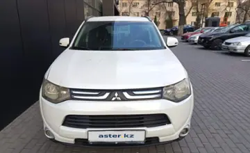 Mitsubishi Outlander 2013 года за 7 000 000 тг. в Алматы фото 2
