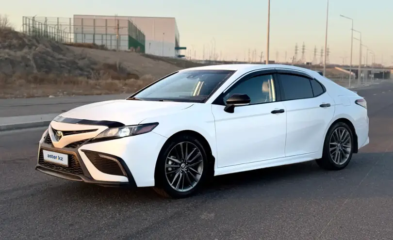 Toyota Camry 2021 года за 12 000 000 тг. в Алматы