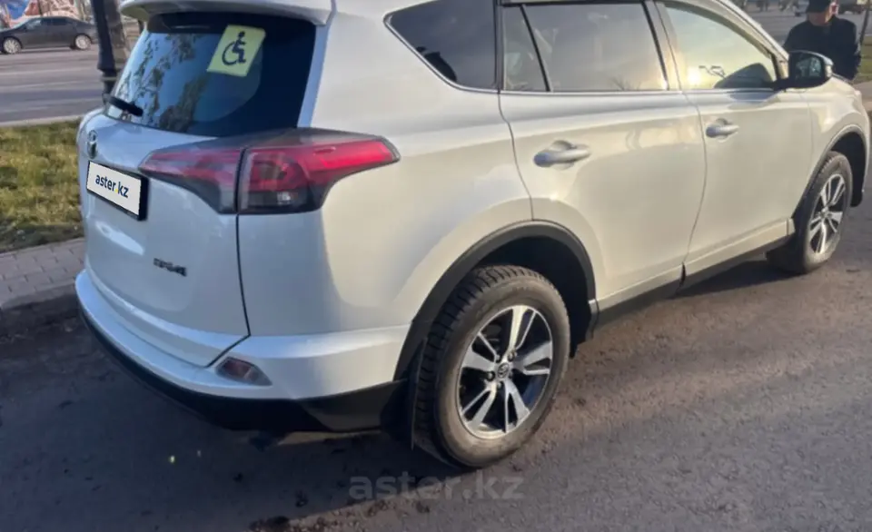 Toyota RAV4 2016 года за 11 000 000 тг. в Астана