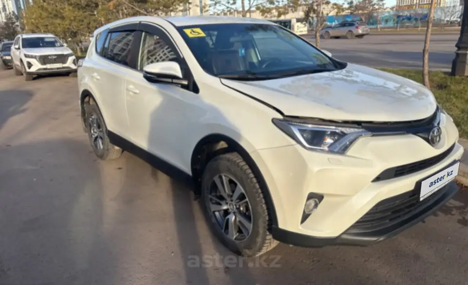 Toyota RAV4 2016 года за 11 000 000 тг. в Астана фото 3