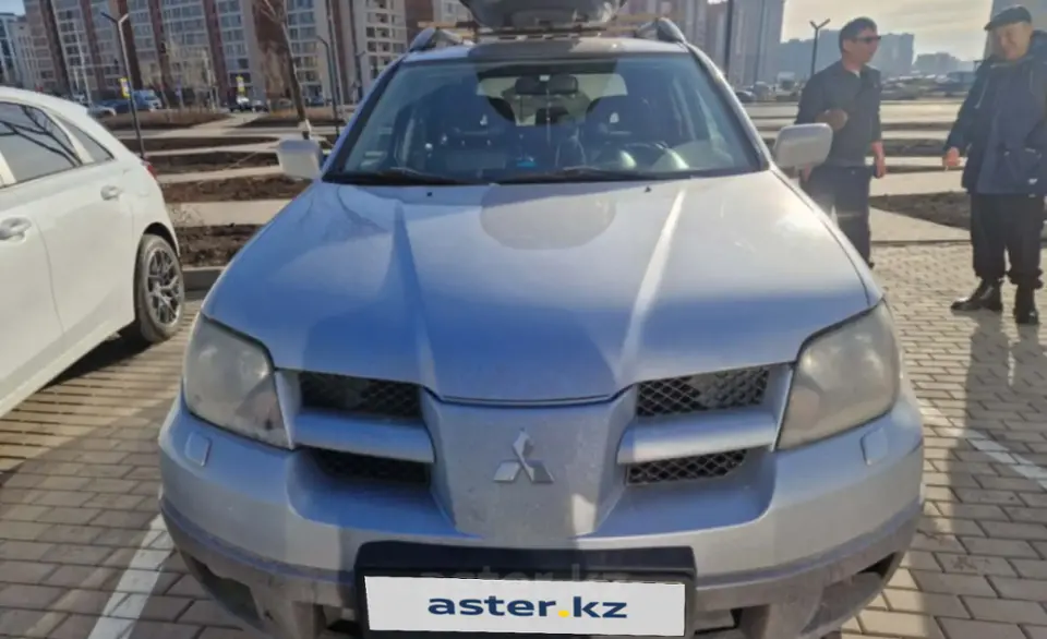 Mitsubishi Outlander 2003 года за 5 000 000 тг. в Астана фото 2