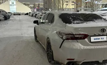 Toyota Camry 2019 года за 13 200 000 тг. в Астана