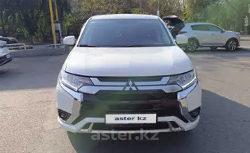 Mitsubishi Outlander 2022 года за 11 200 000 тг. в Алматы фото 2