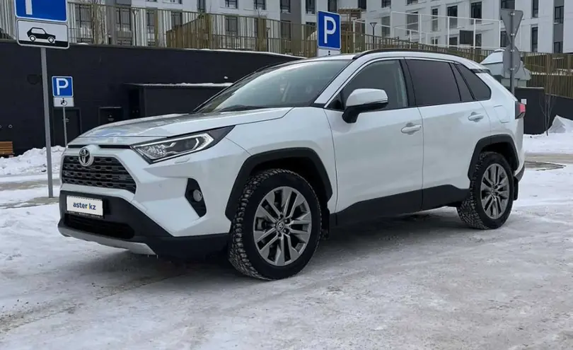 Toyota RAV4 2021 года за 16 500 000 тг. в Астана