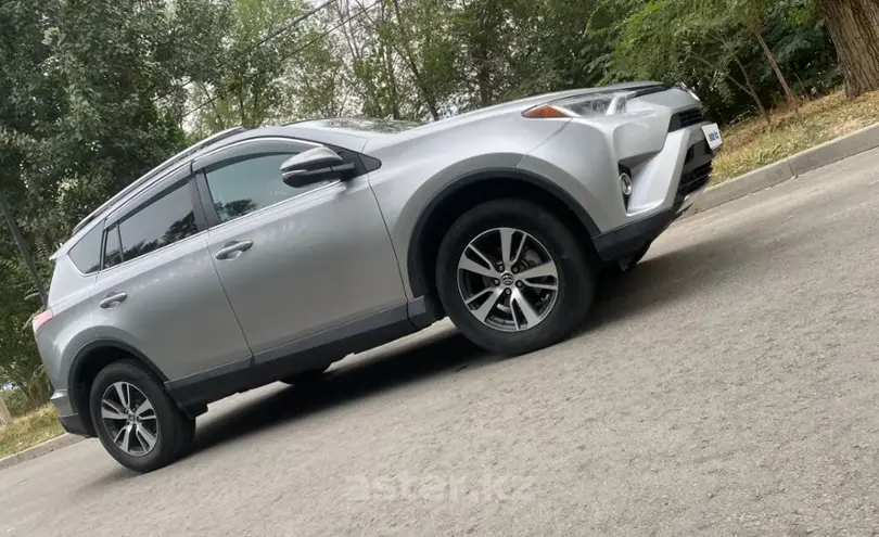 Toyota RAV4 2015 года за 10 000 000 тг. в Алматы