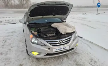 Hyundai Sonata 2013 года за 3 300 000 тг. в Карагандинская область фото 2