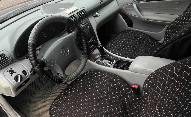Mercedes-Benz C-Класс 2002 года за 2 400 000 тг. в Карагандинская область