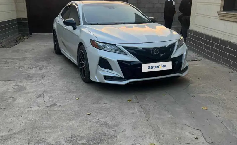 Toyota Camry 2019 года за 14 000 000 тг. в Алматы