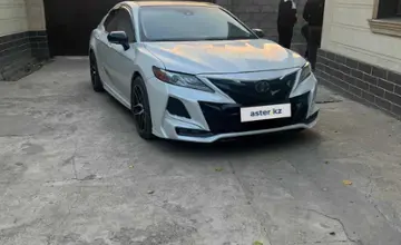 Toyota Camry 2019 года за 14 000 000 тг. в Алматы фото 1