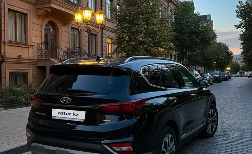 Hyundai Santa Fe 2019 года за 13 500 000 тг. в Уральск фото 3