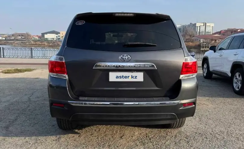 Toyota Highlander 2012 года за 8 400 000 тг. в Атырауская область