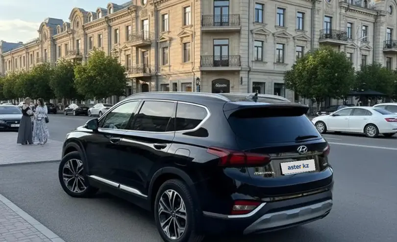 Hyundai Santa Fe 2019 года за 13 500 000 тг. в Уральск