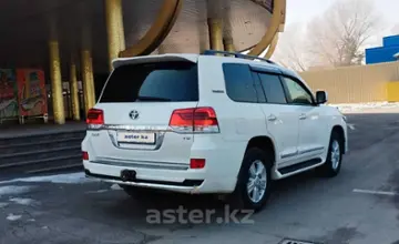 Toyota Land Cruiser 2015 года за 27 850 000 тг. в Алматы фото 3