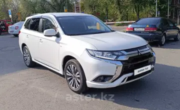 Mitsubishi Outlander 2022 года за 11 200 000 тг. в Алматы фото 3