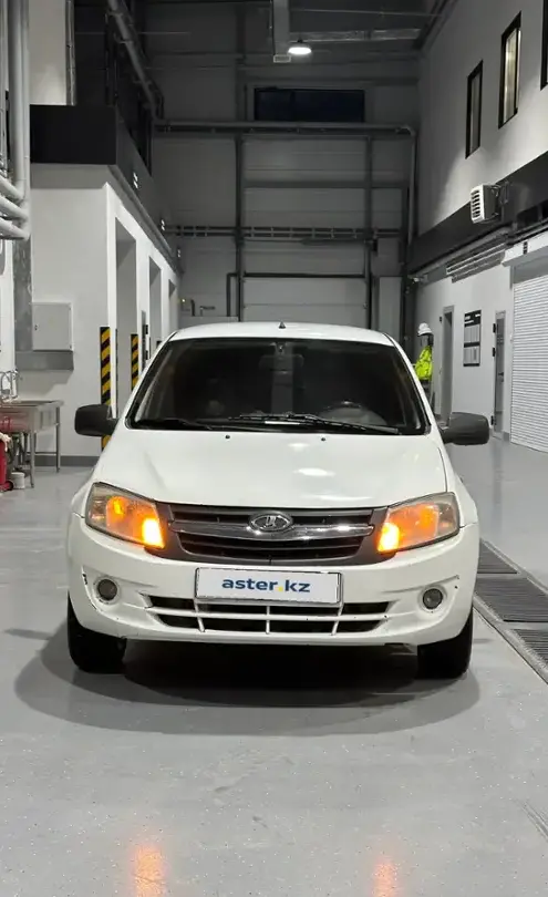 LADA (ВАЗ) Granta 2013 года за 2 000 000 тг. в Астана фото 2