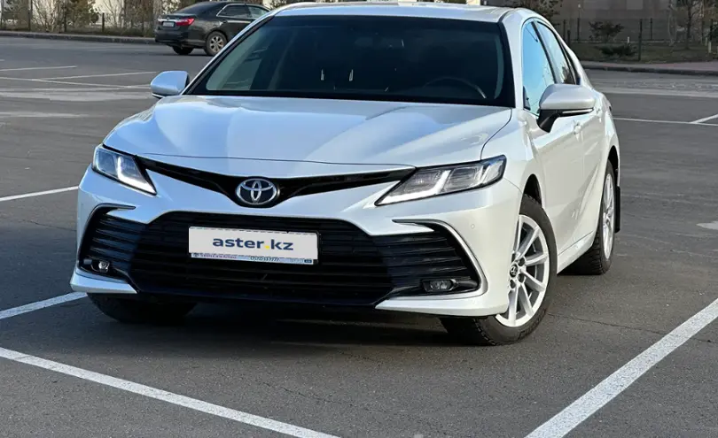 Toyota Camry 2021 года за 14 200 000 тг. в Астана