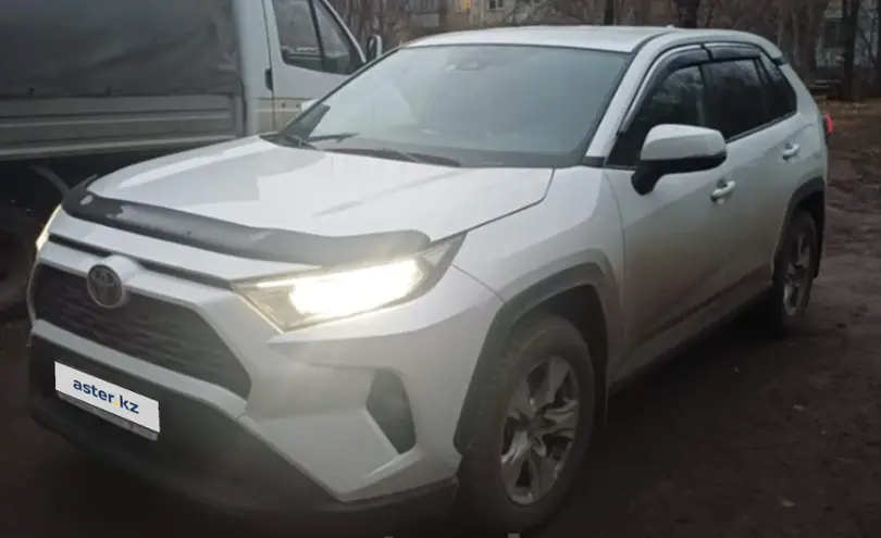 Toyota RAV4 2022 года за 13 200 000 тг. в Караганда