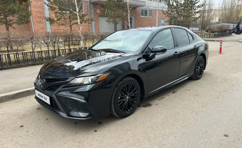 Toyota Camry 2022 года за 15 000 000 тг. в Астана