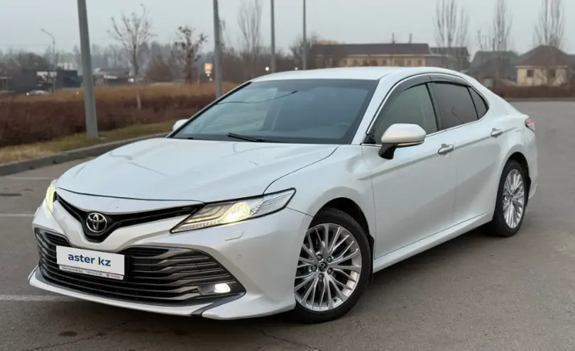 Toyota Camry 2018 года за 14 000 000 тг. в Алматы