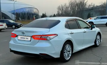 Toyota Camry 2018 года за 14 000 000 тг. в Алматы фото 4