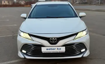 Toyota Camry 2018 года за 14 000 000 тг. в Алматы фото 2
