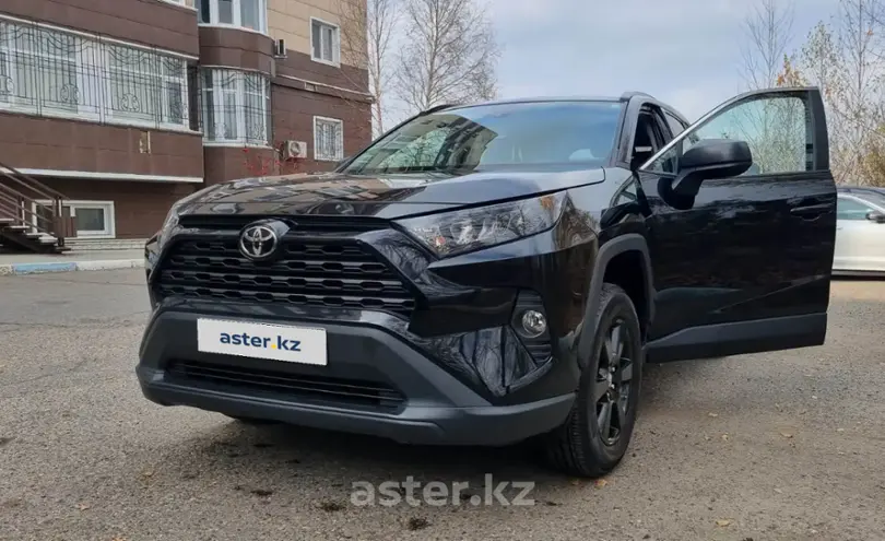 Toyota RAV4 2021 года за 16 300 000 тг. в Усть-Каменогорск