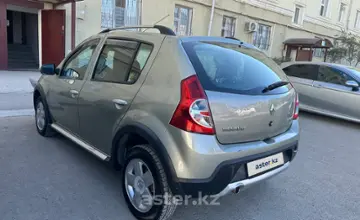 Renault Sandero 2014 года за 3 500 000 тг. в Актау фото 4