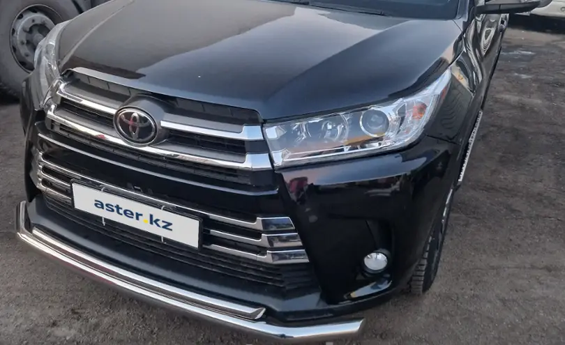 Toyota Highlander 2018 года за 17 000 000 тг. в Караганда
