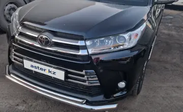 Toyota Highlander 2018 года за 17 000 000 тг. в Караганда фото 1