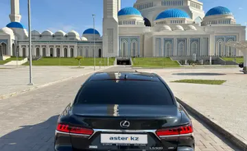 Lexus LS 2018 года за 28 000 000 тг. в Астана