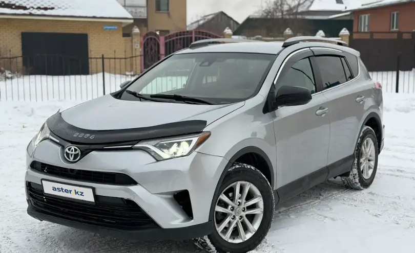 Toyota RAV4 2017 года за 9 500 000 тг. в Семей